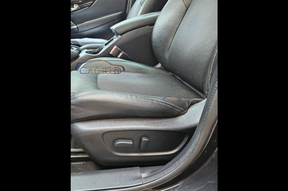 Qashqai Nissan أسود