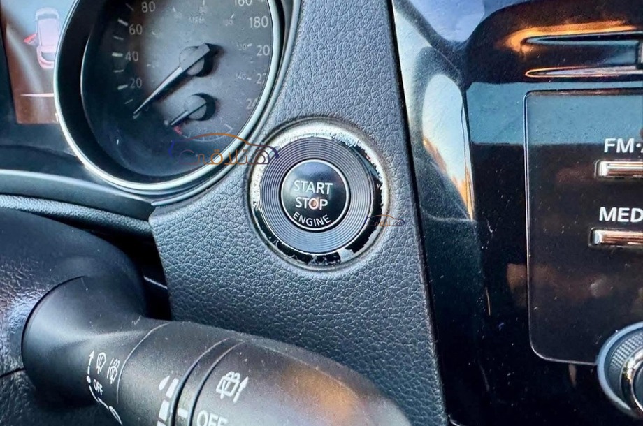 Qashqai Nissan أسود