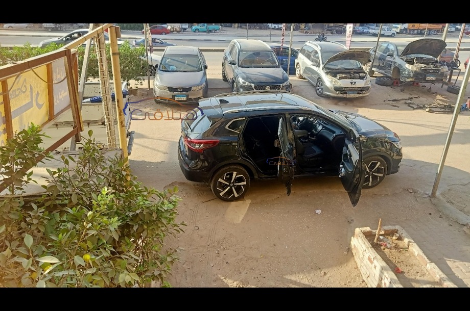 Qashqai Nissan أسود