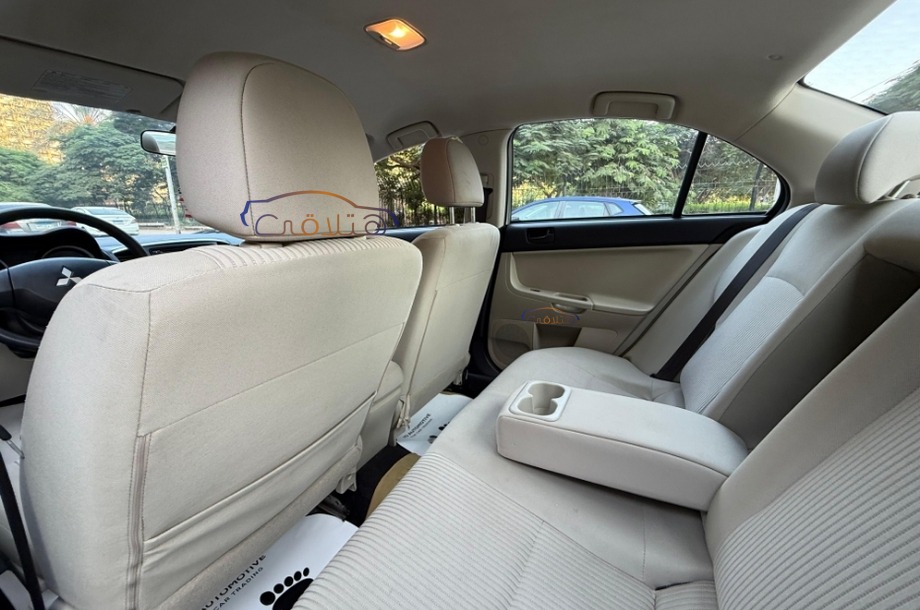 Lancer EX Shark Mitsubishi أبيض