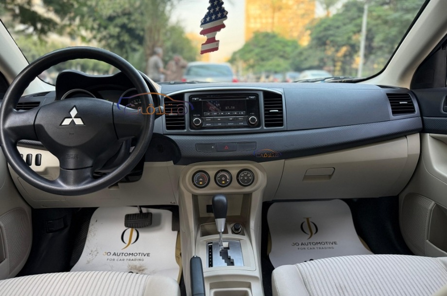 Lancer EX Shark Mitsubishi أبيض