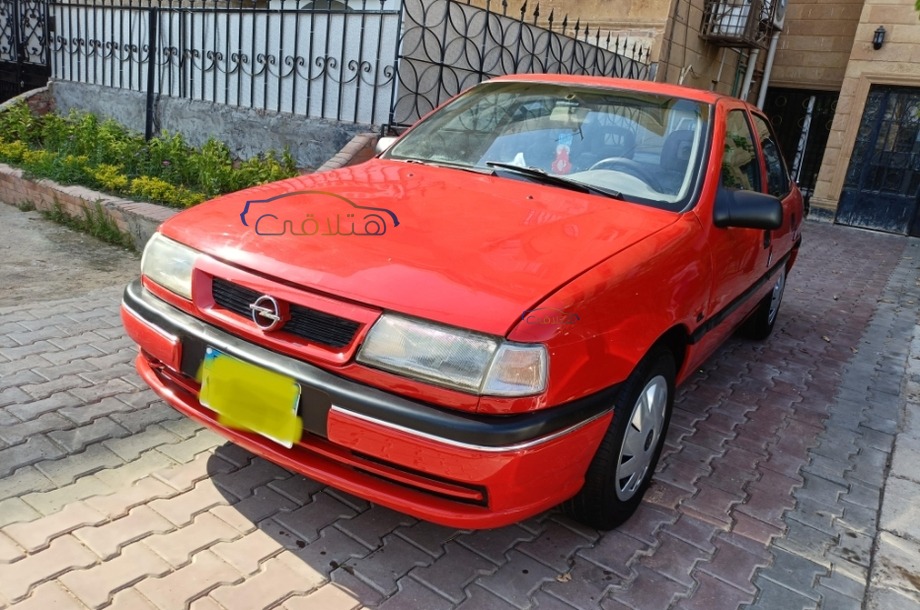Vectra Opel احمر