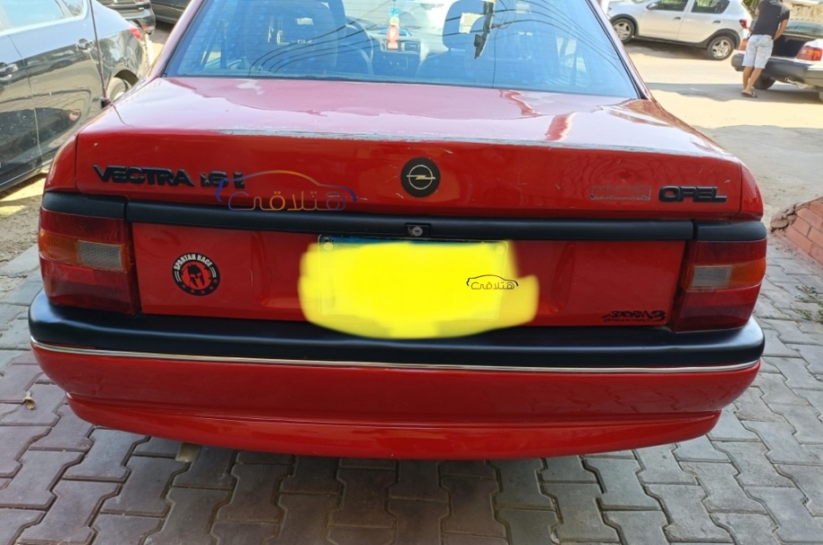 Vectra Opel احمر