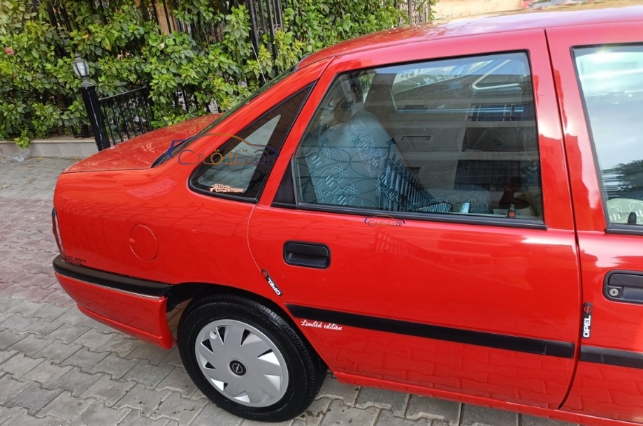 Vectra Opel احمر