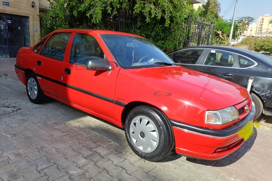 Vectra Opel احمر