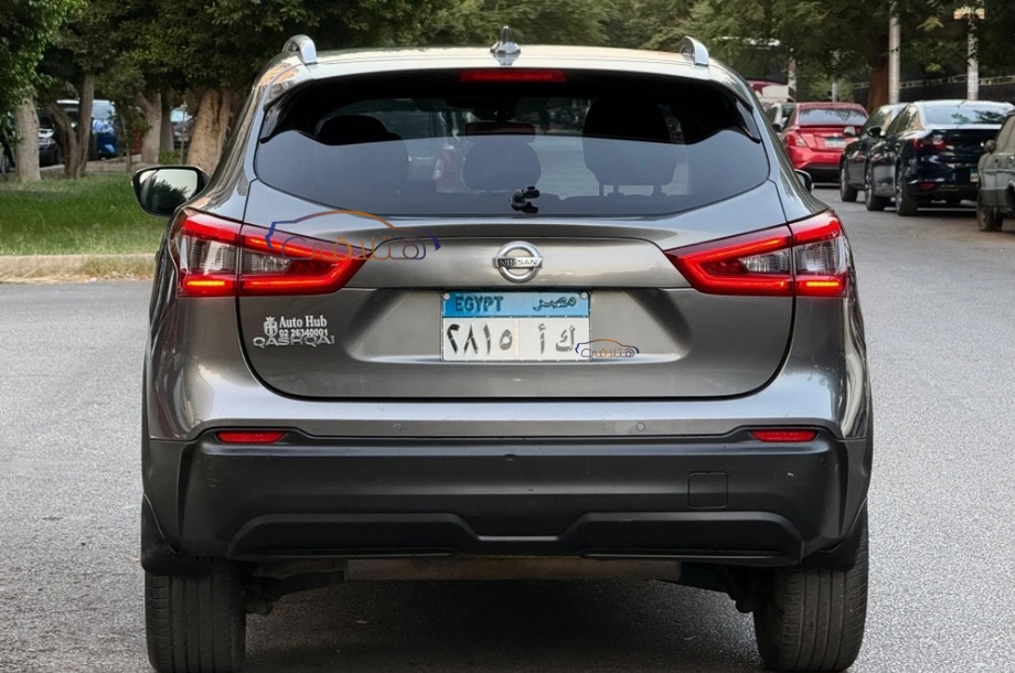 Qashqai Nissan فضي
