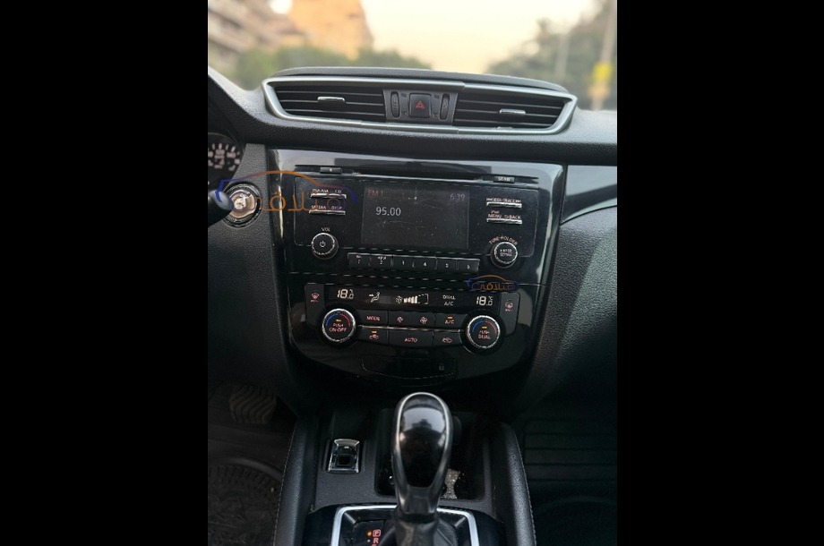 Qashqai Nissan فضي