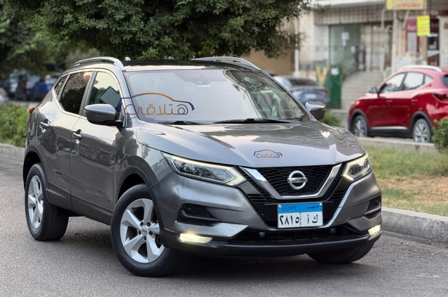 Qashqai Nissan فضي