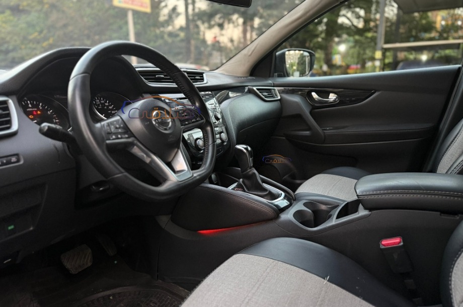 Qashqai Nissan فضي