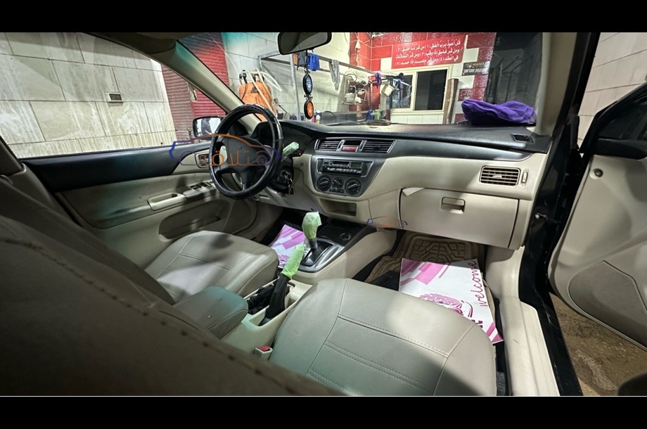 Lancer Puma Mitsubishi أسود