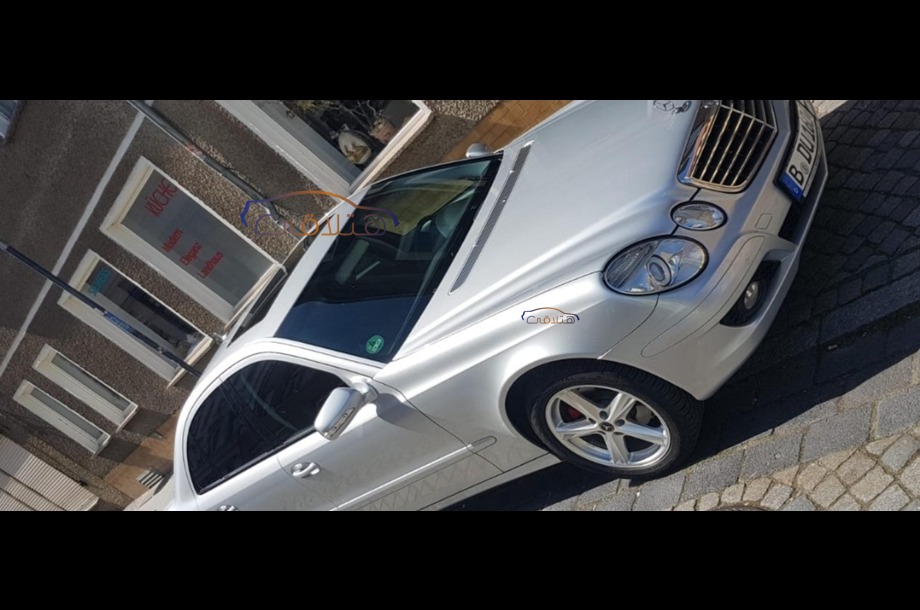 E 200 Mercedes فضي