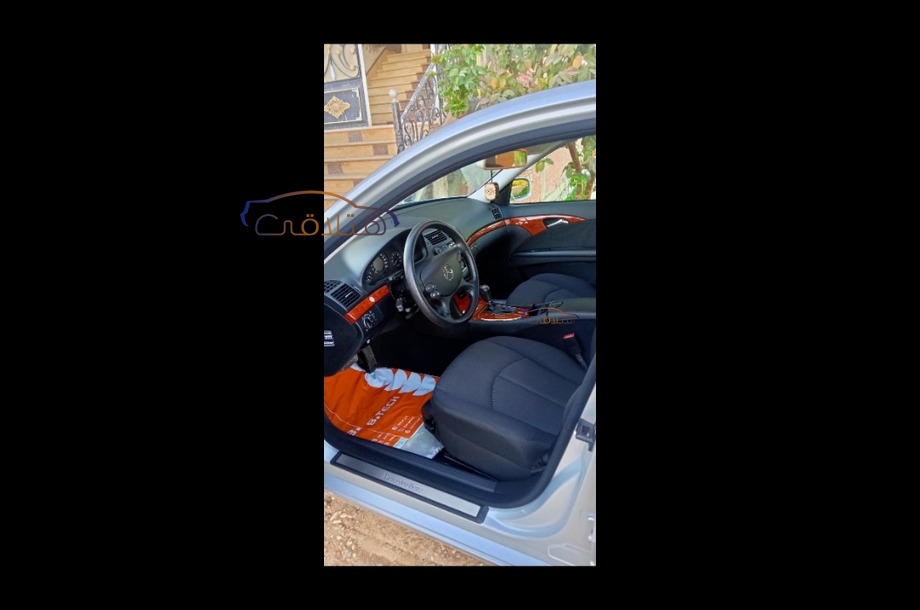 E 200 Mercedes فضي