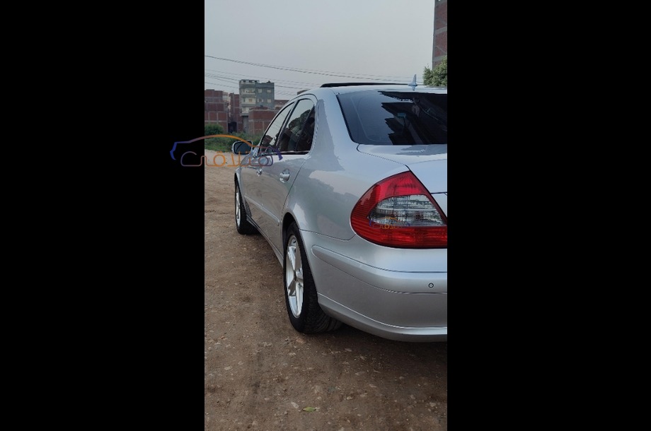 E 200 Mercedes فضي