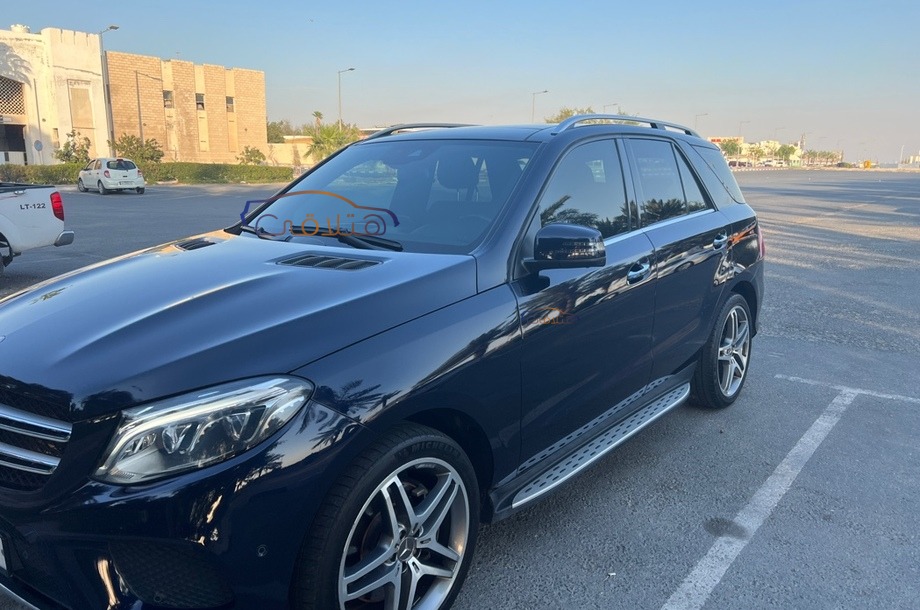 GLE Mercedes الأزرق الداكن