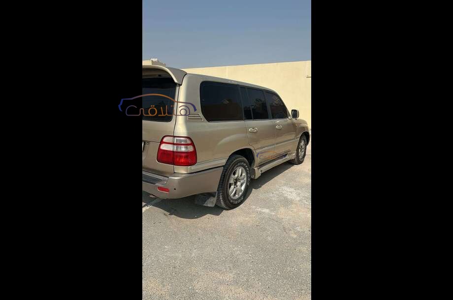 Land Cruiser Toyota Beige