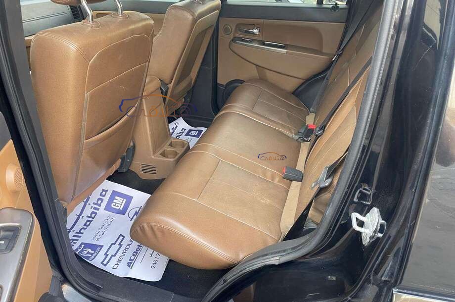 Cherokee Jeep أسود