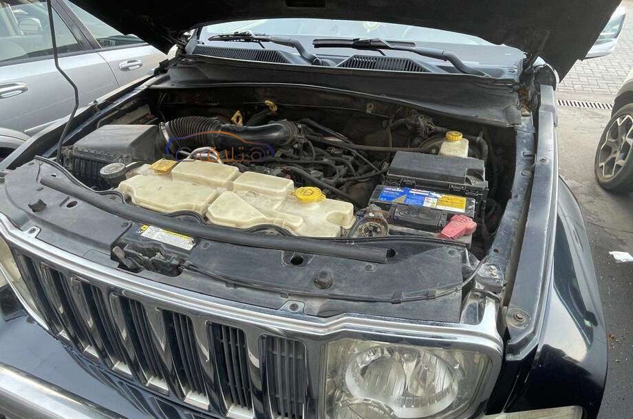 Cherokee Jeep أسود