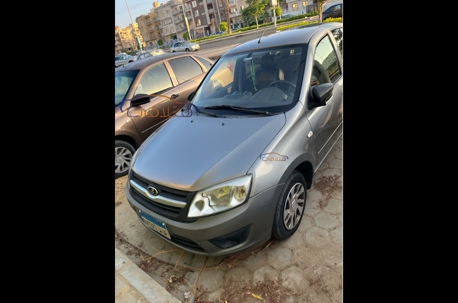 Granta Lada رمادي