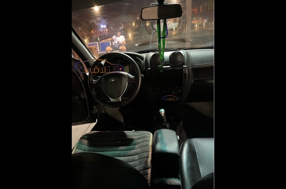 Granta Lada رمادي