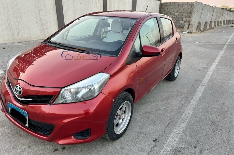 Yaris Toyota Red