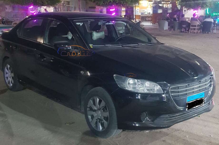 301 Peugeot أسود