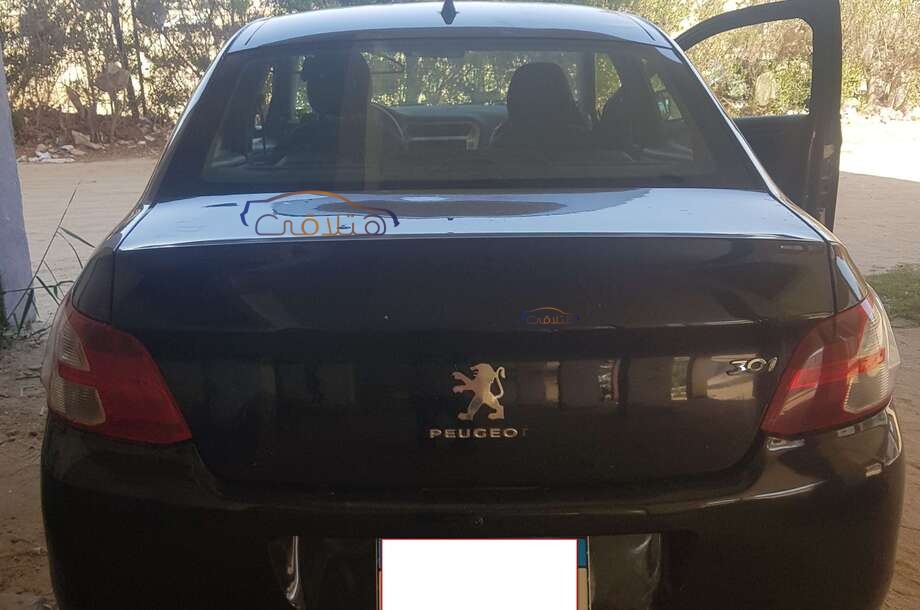 301 Peugeot أسود