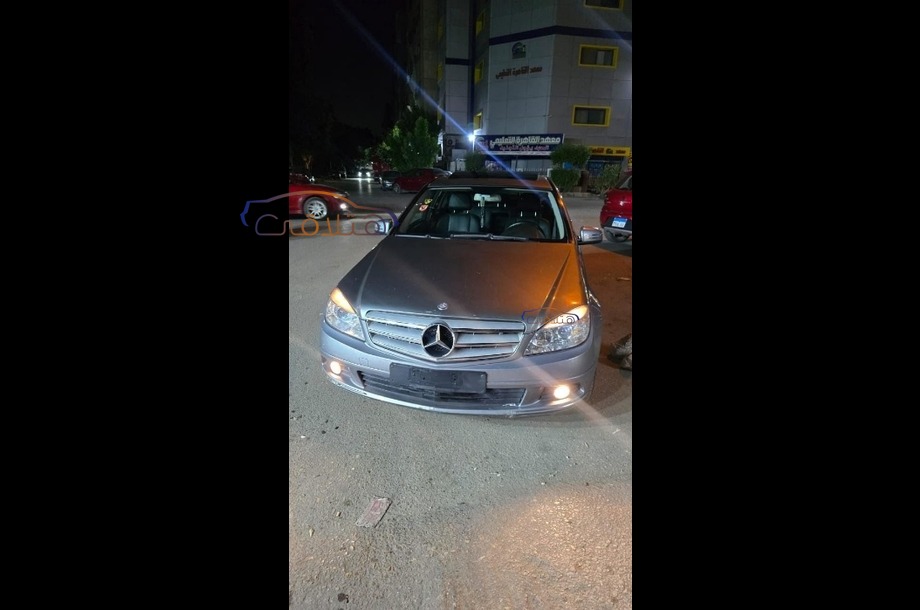C 200 Mercedes فضي