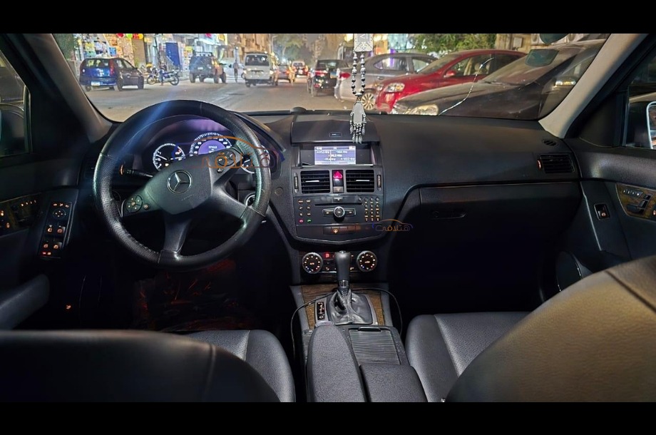 C 200 Mercedes فضي