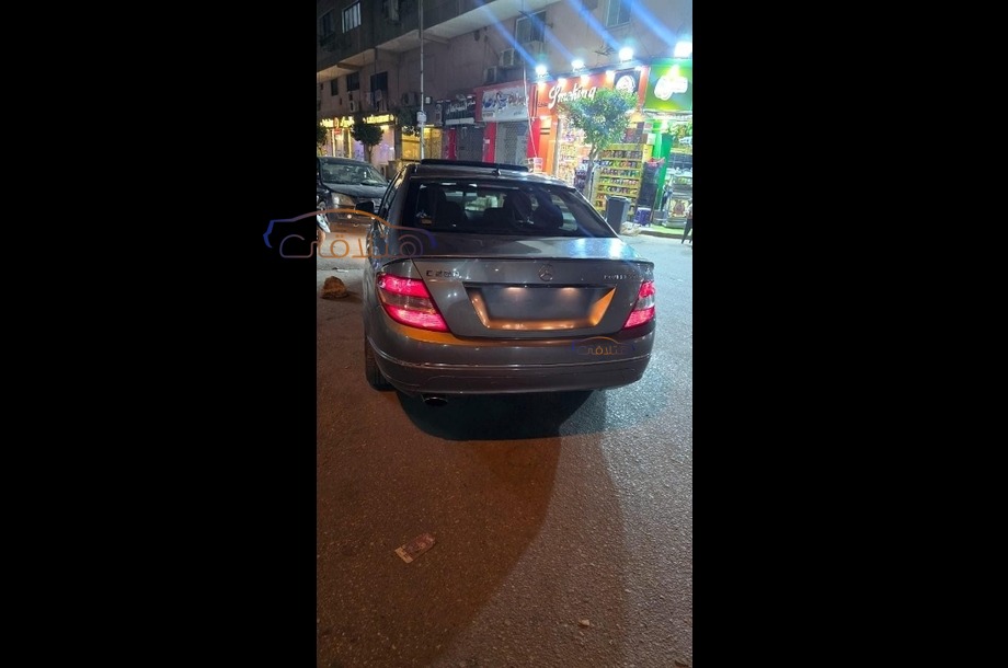 C 200 Mercedes فضي