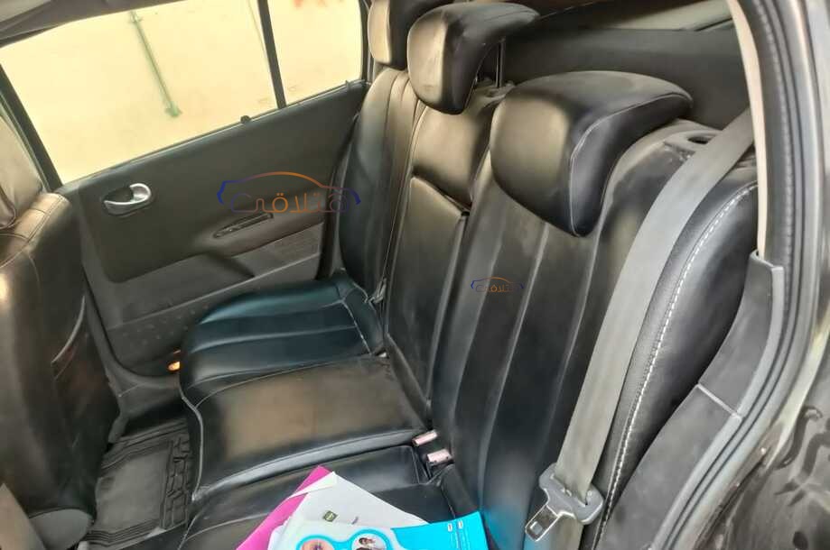 Megane Renault أسود