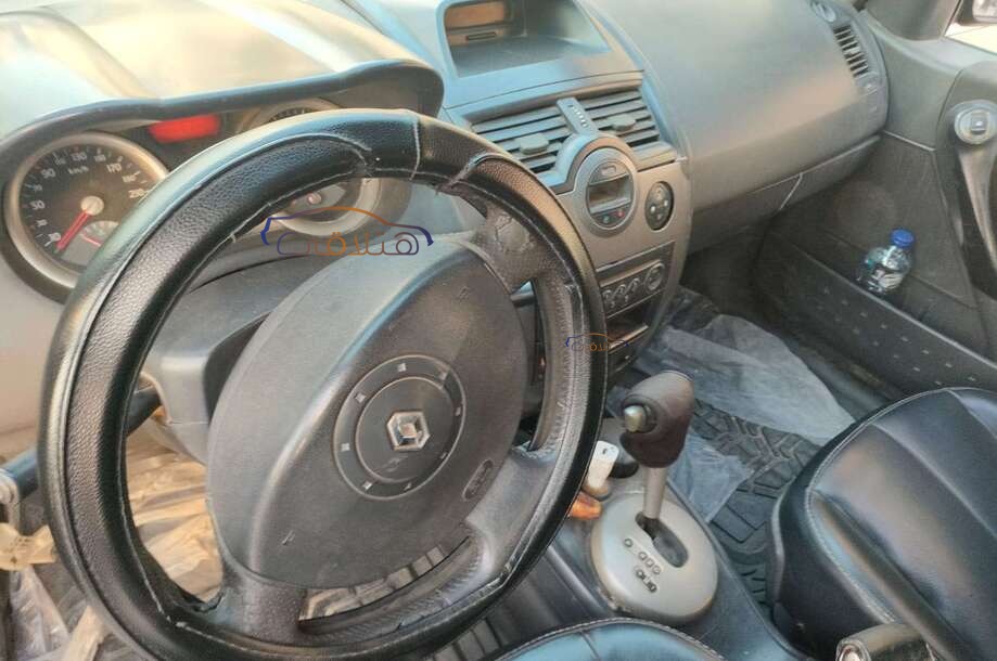 Megane Renault أسود