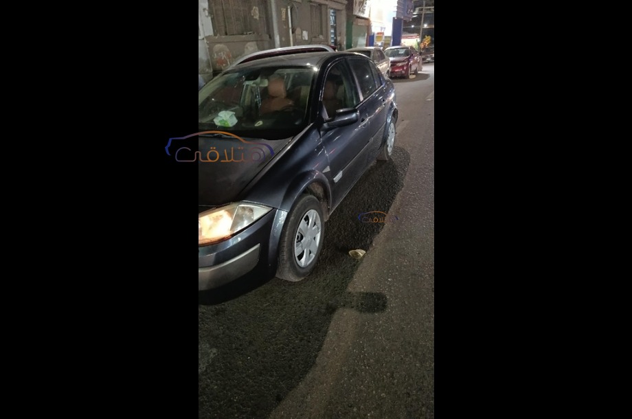 Megane Renault فضي