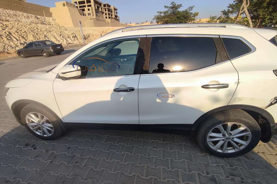 Qashqai Nissan أبيض