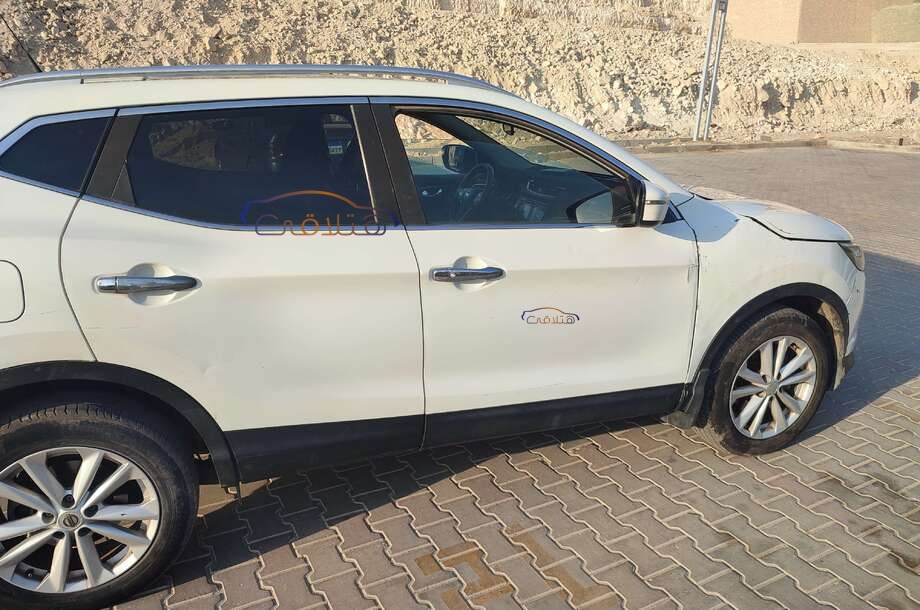 Qashqai Nissan أبيض
