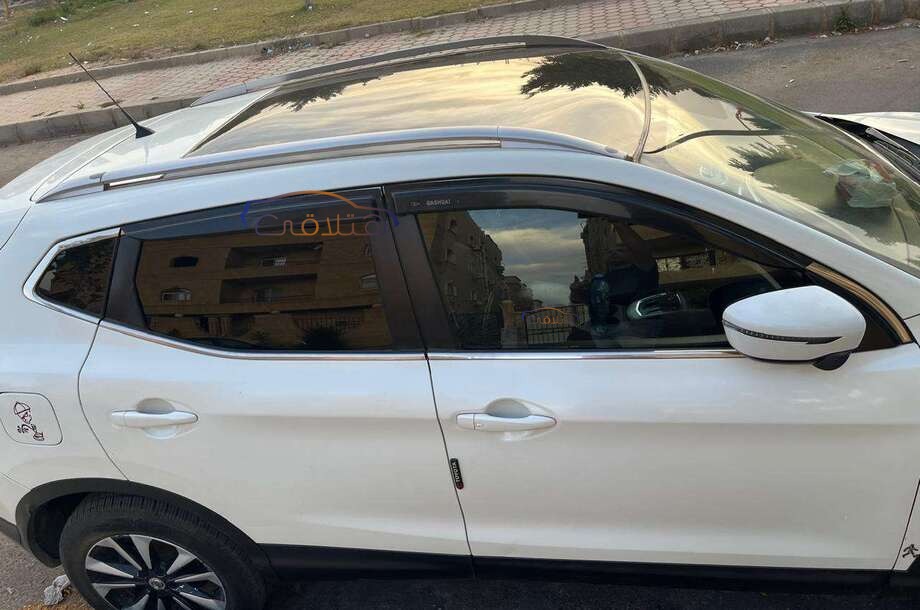 Qashqai Nissan White