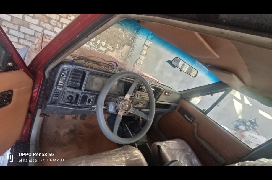 Cherokee Jeep احمر