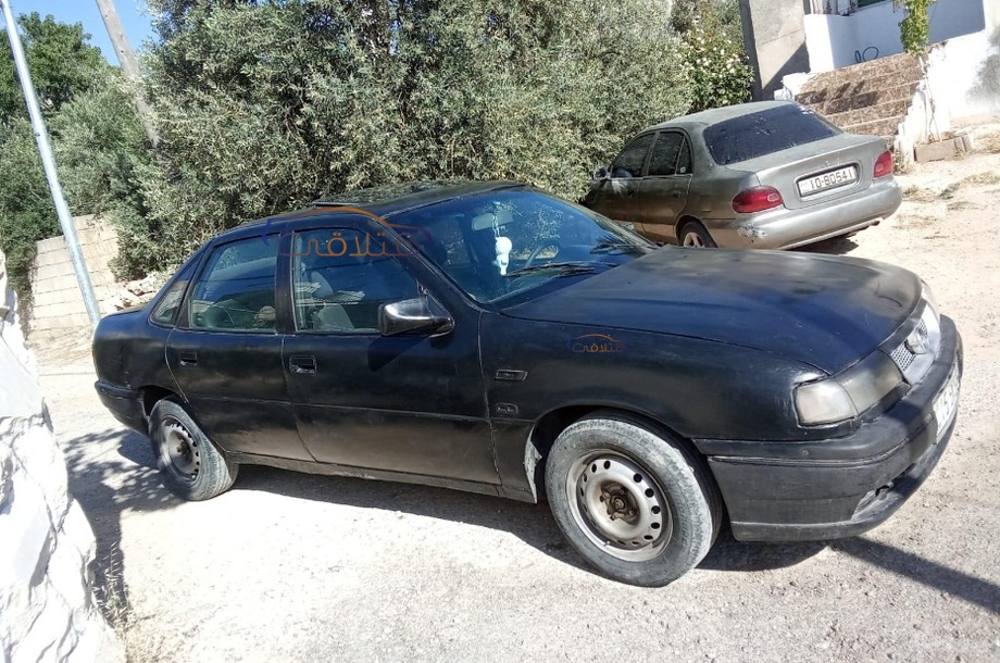 Vectra Opel أسود