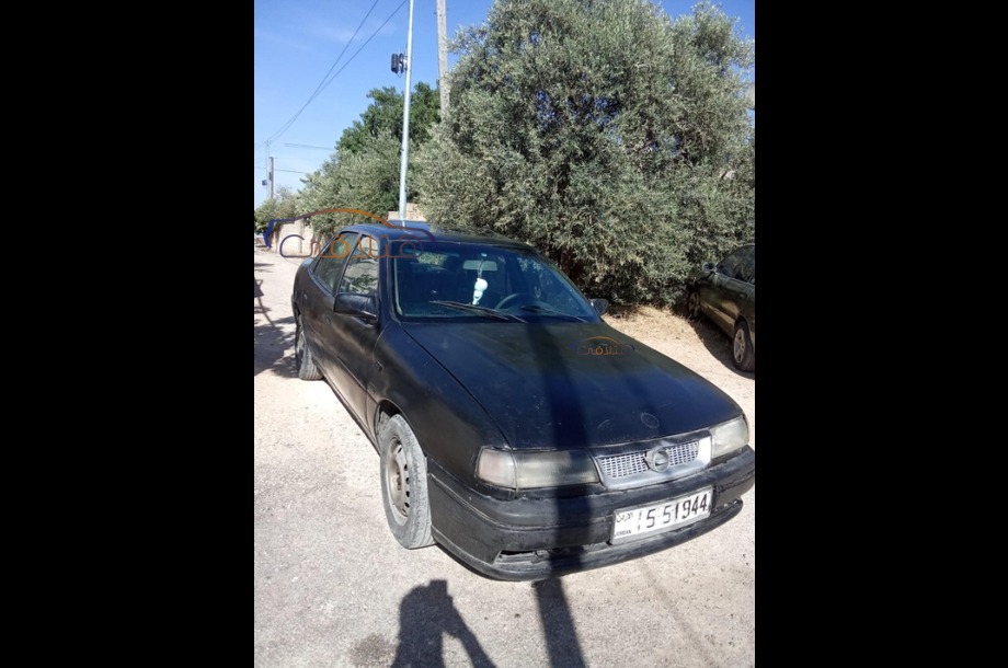 Vectra Opel أسود