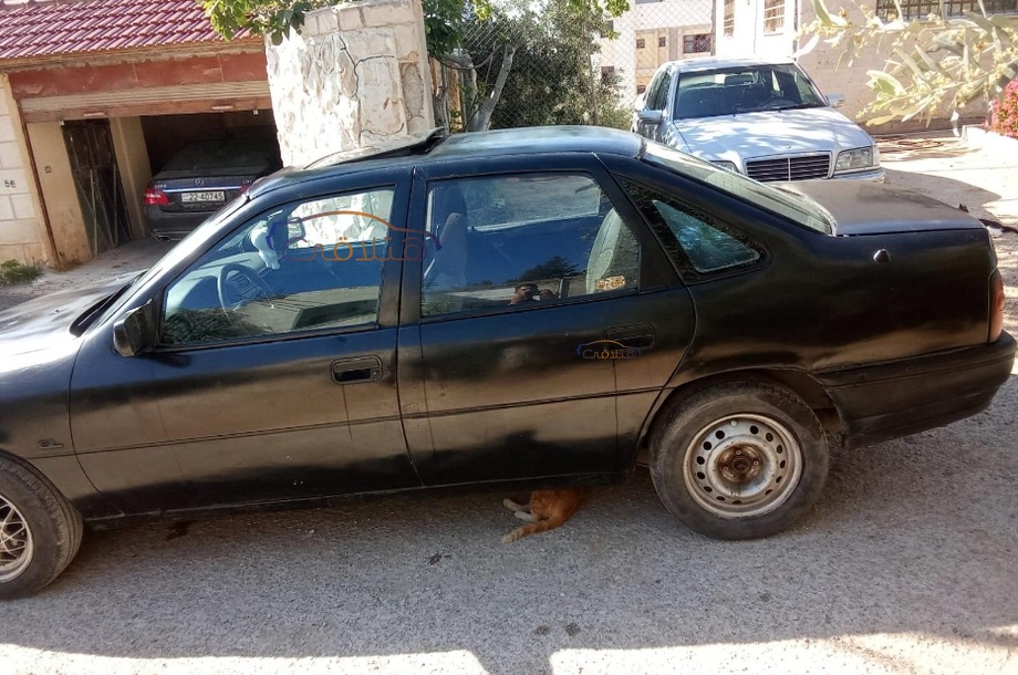 Vectra Opel أسود