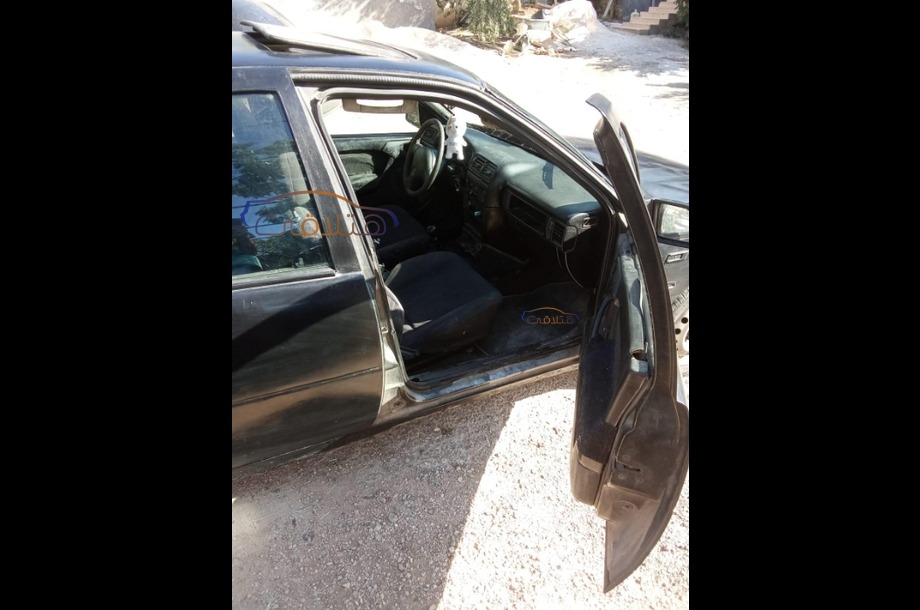 Vectra Opel أسود