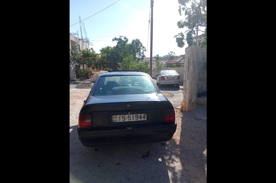 Vectra Opel أسود