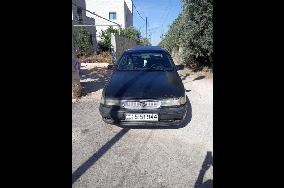 Vectra Opel أسود