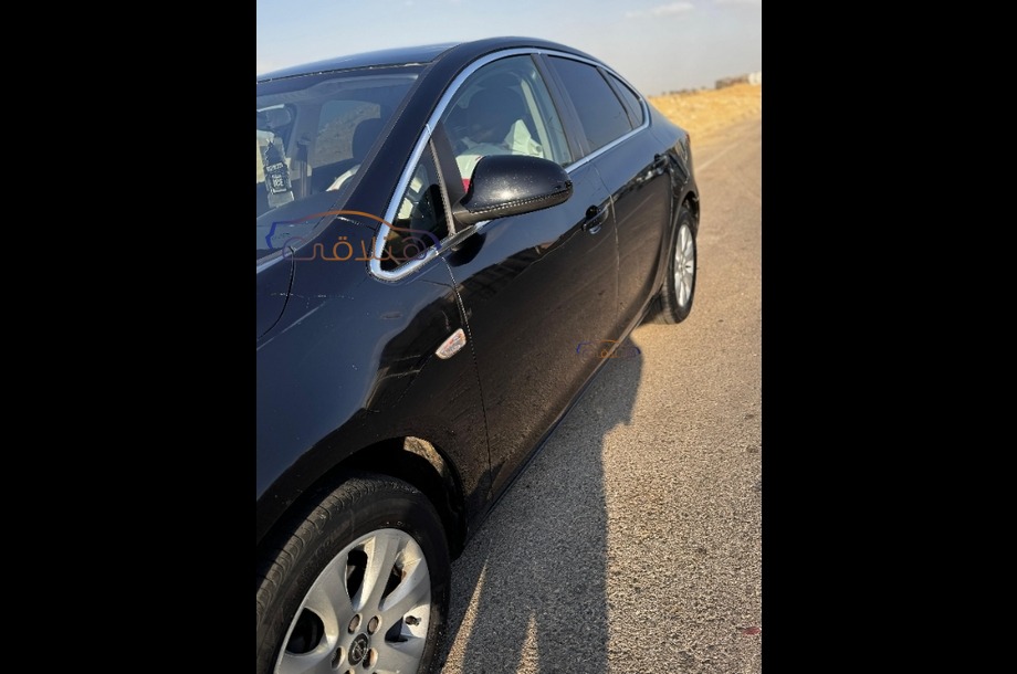 Astra Opel أسود