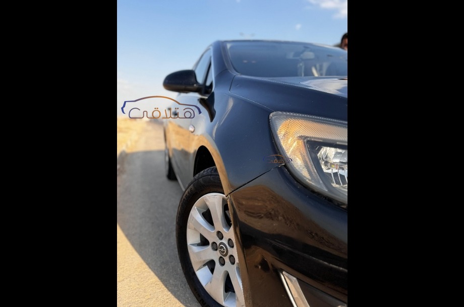 Astra Opel أسود