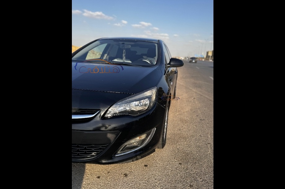 Astra Opel أسود