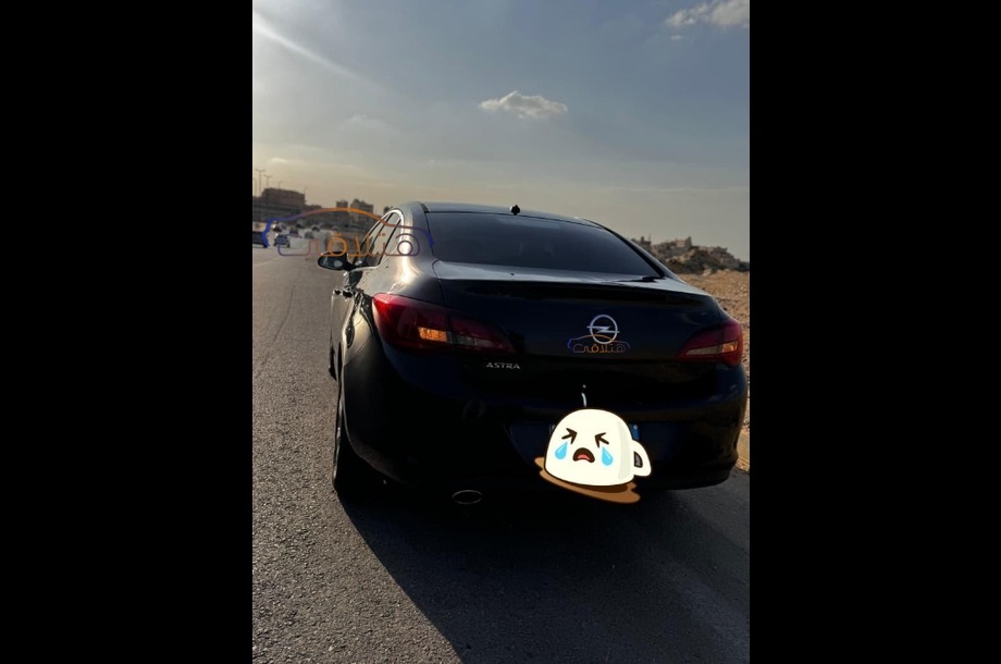 Astra Opel أسود