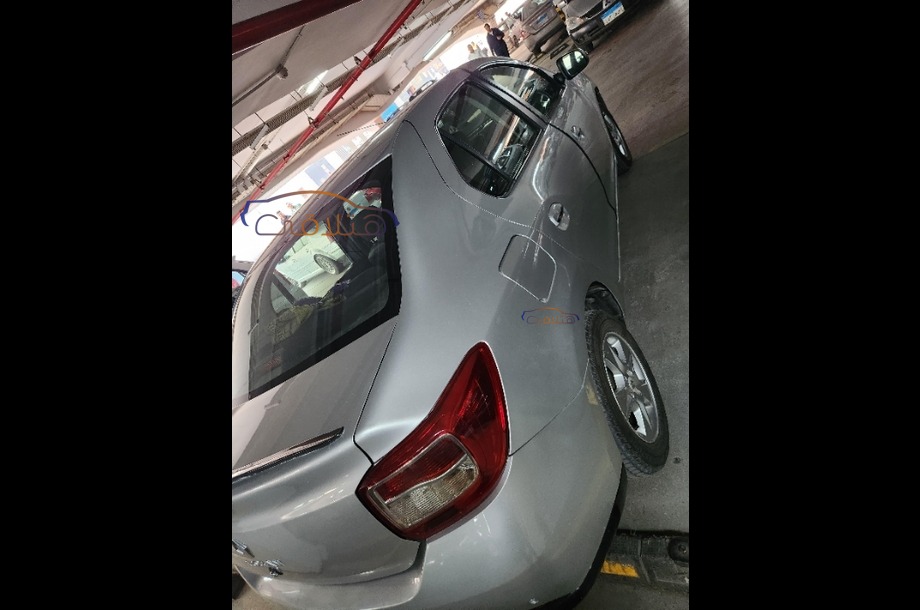 Logan Renault فضي