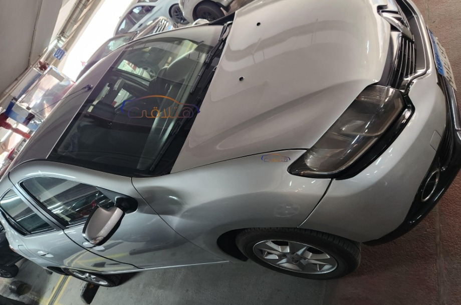 Logan Renault فضي