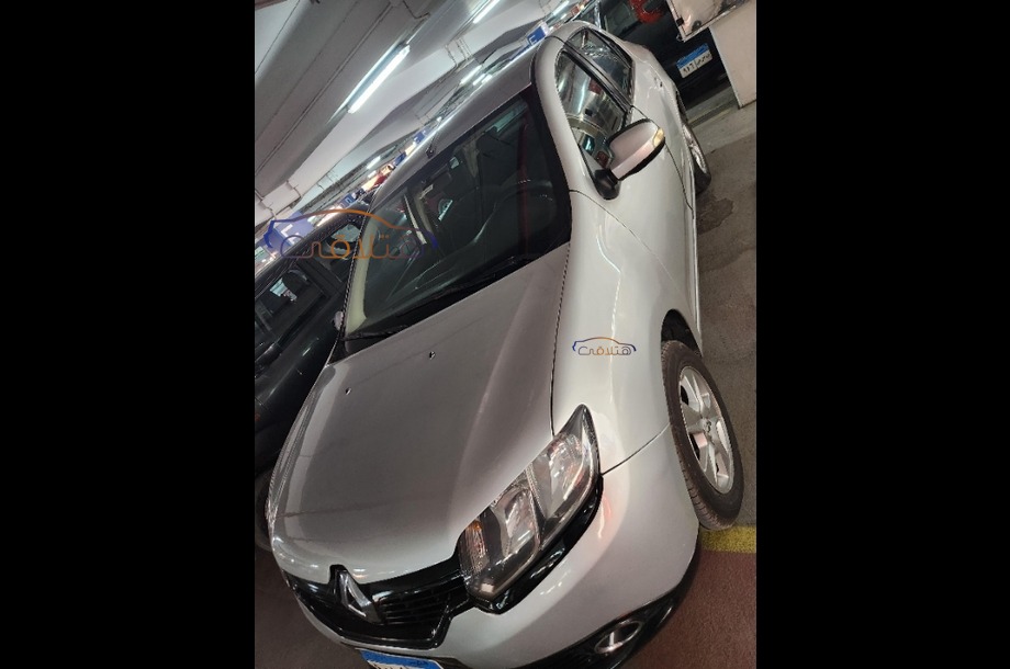 Logan Renault فضي