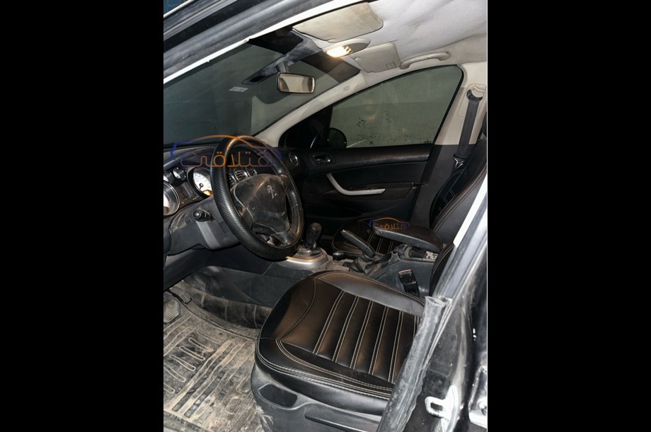 408 Peugeot أسود